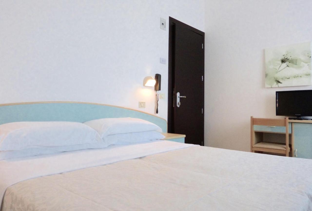 קאטוליקה Hotel D'Annunzio מראה חיצוני תמונה