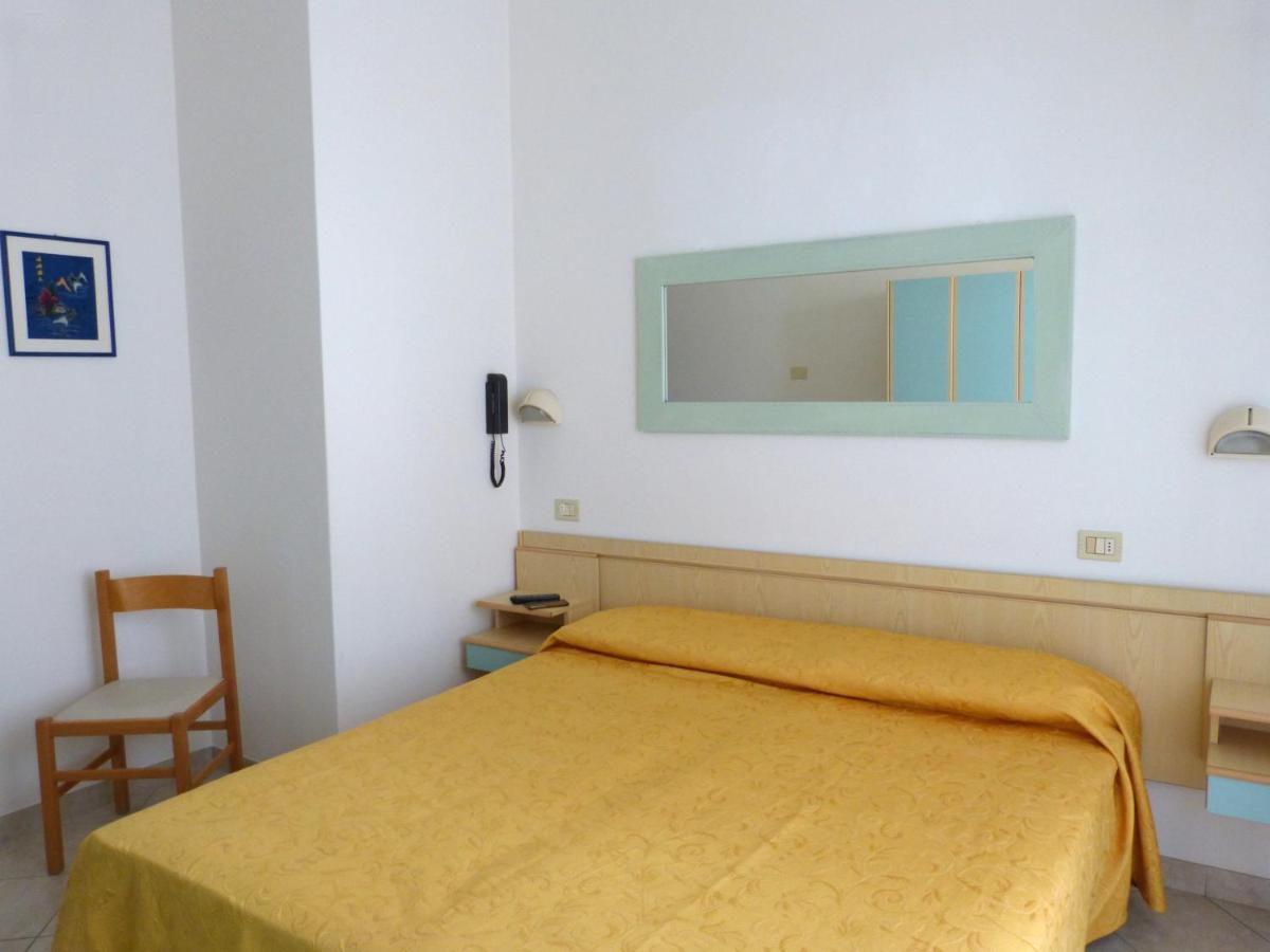 קאטוליקה Hotel D'Annunzio מראה חיצוני תמונה