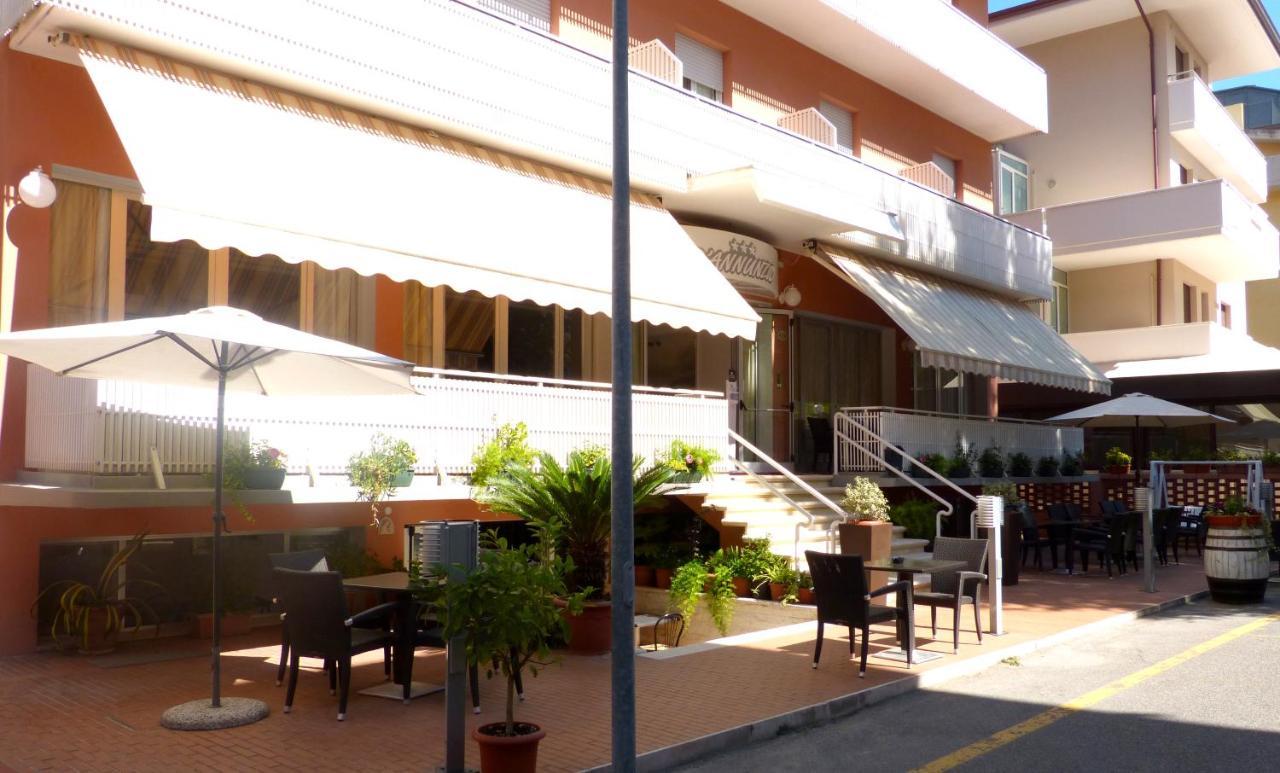 קאטוליקה Hotel D'Annunzio מראה חיצוני תמונה