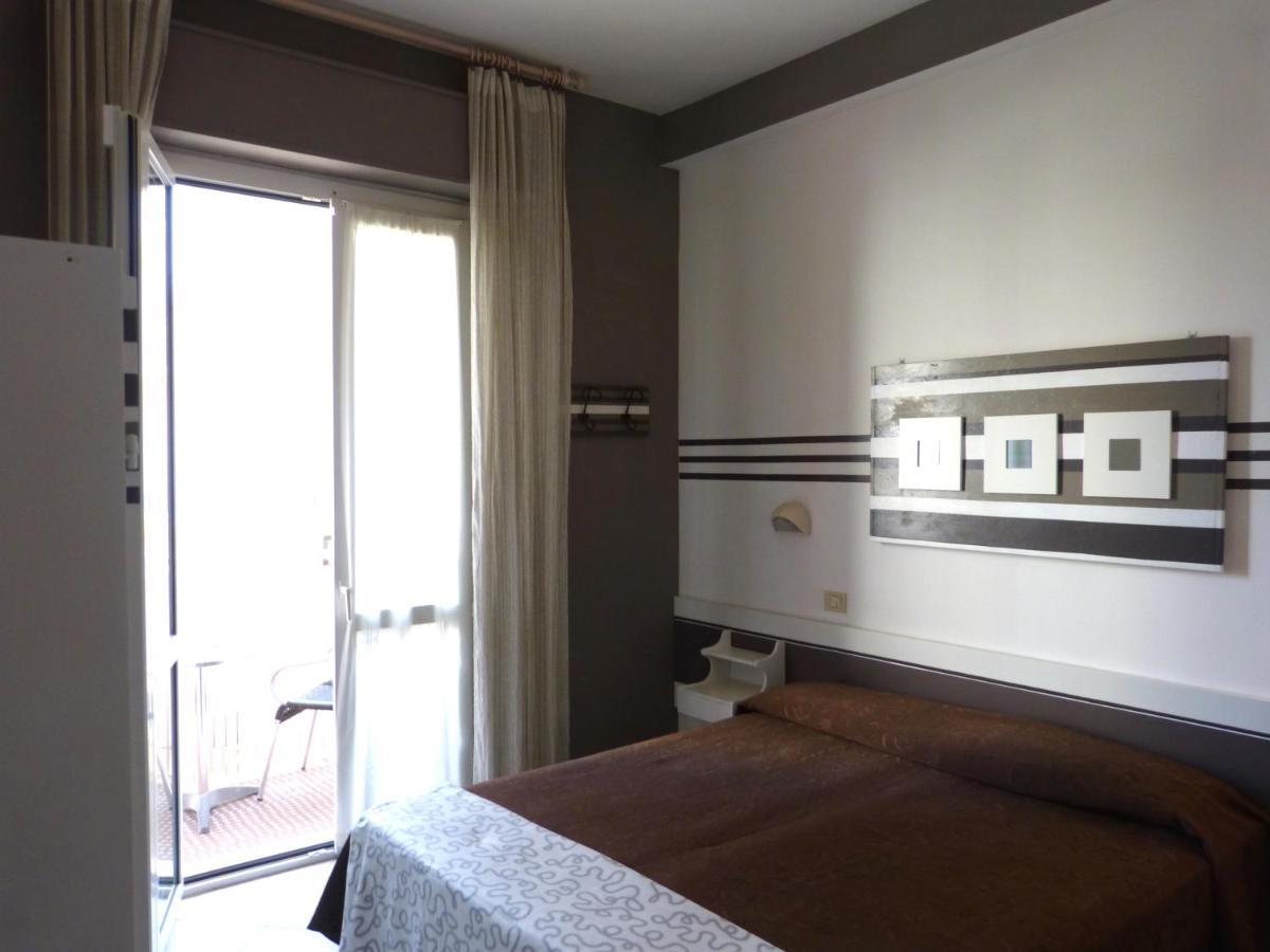 קאטוליקה Hotel D'Annunzio מראה חיצוני תמונה