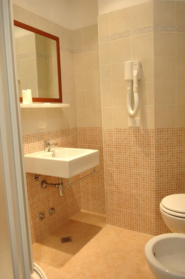 קאטוליקה Hotel D'Annunzio מראה חיצוני תמונה