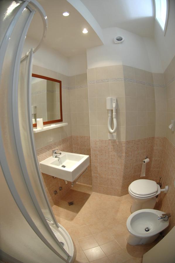 קאטוליקה Hotel D'Annunzio מראה חיצוני תמונה