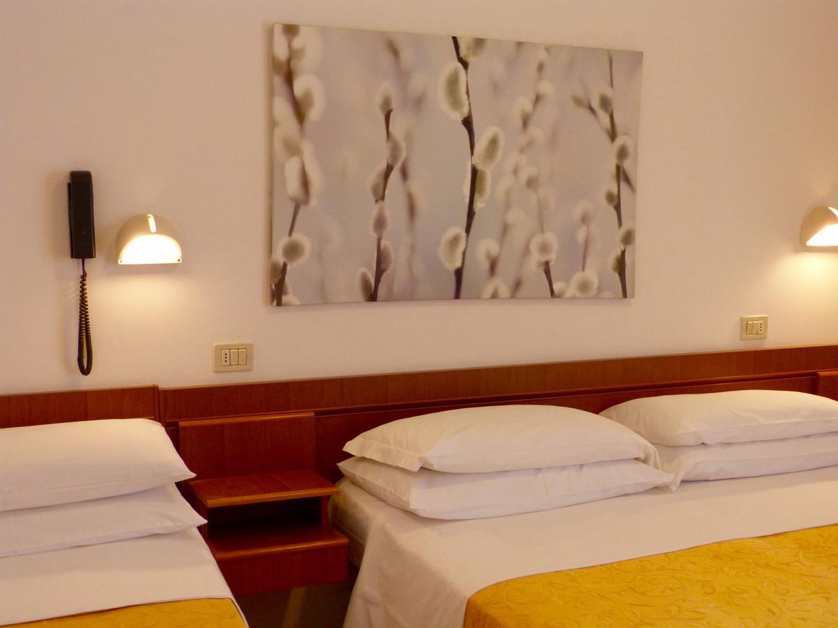 קאטוליקה Hotel D'Annunzio מראה חיצוני תמונה