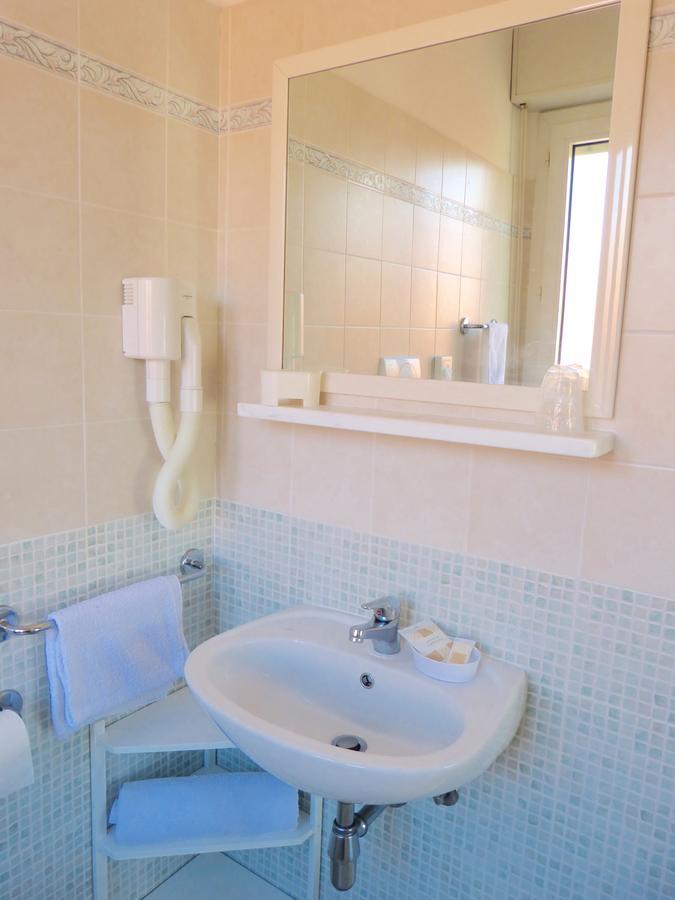 קאטוליקה Hotel D'Annunzio מראה חיצוני תמונה