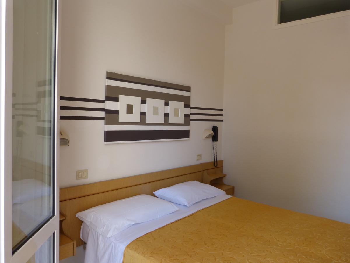קאטוליקה Hotel D'Annunzio מראה חיצוני תמונה